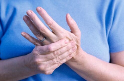 Pain in the joints of the hands and fingers - a sign of various diseases